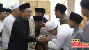 Bupati Tasikmalaya H. Ade Sugianto Laksanakan Shalat Idul Fitri Bersama Warga