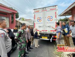Panwascam Sukahening Bersama Muspika Lakukan Pengawasan Distribusi Logistik PSU di Gudang PPK